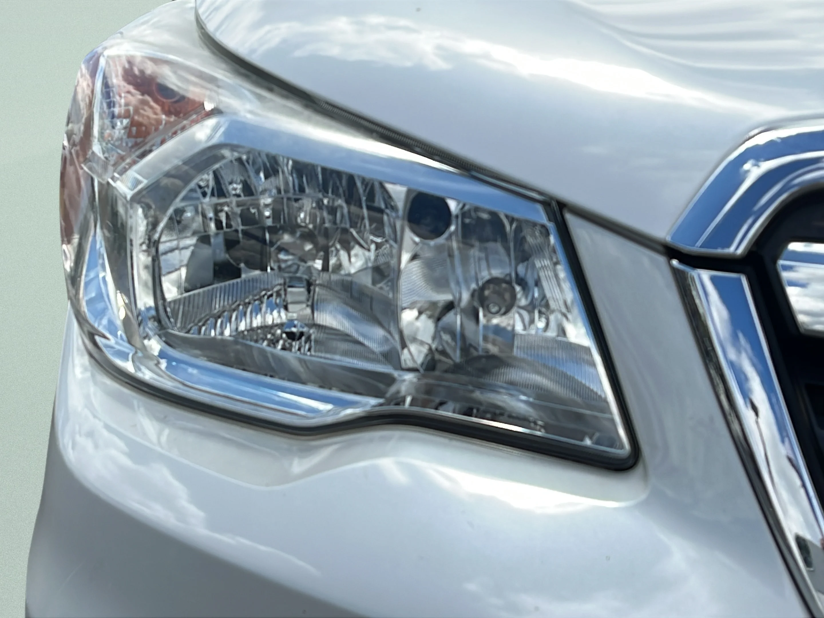 Used 2015 Satin White Pearl Subaru 2.5i Premium image 9