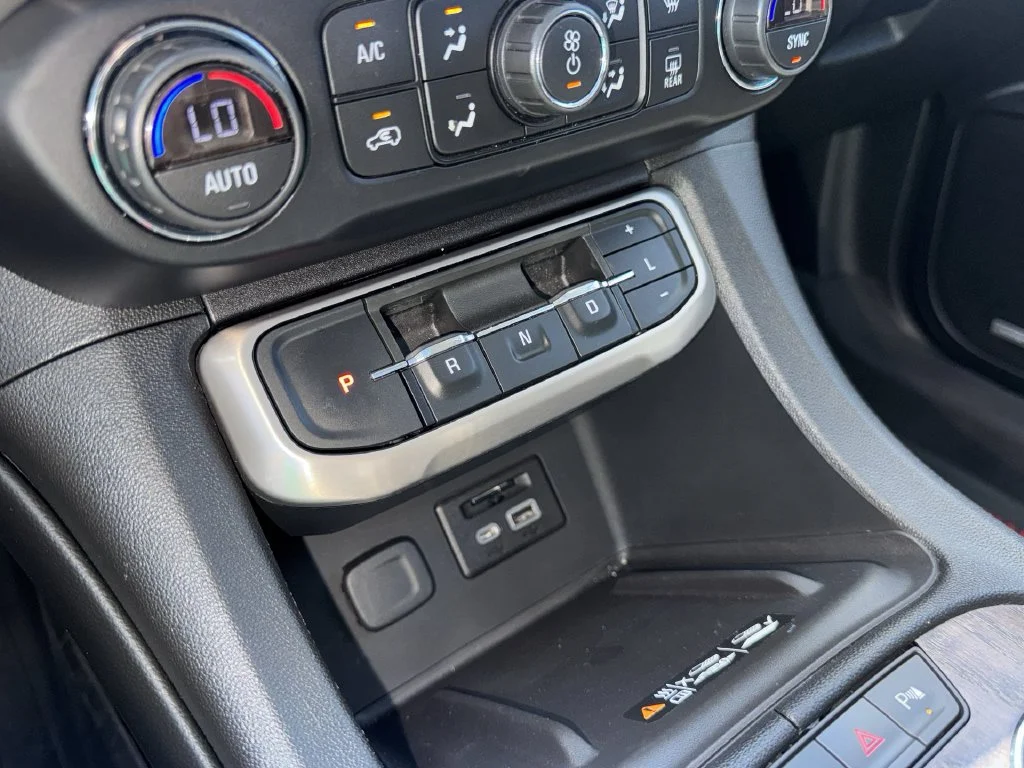 Used 2022 White GMC Denali image 16