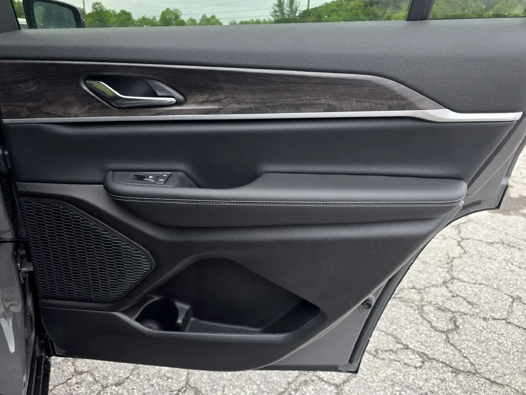 New 2027 Gray Jeep Laredo Altitude image 38