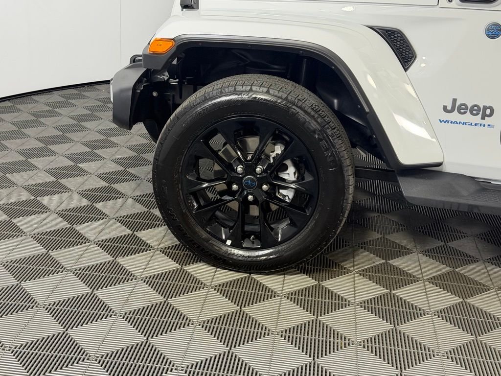Certified Used 2025 White/off-white Jeep Sahara 4xe image 11