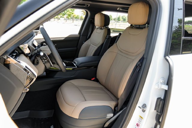 New 2027 Fuji White Land Rover Dynamic SE image 46