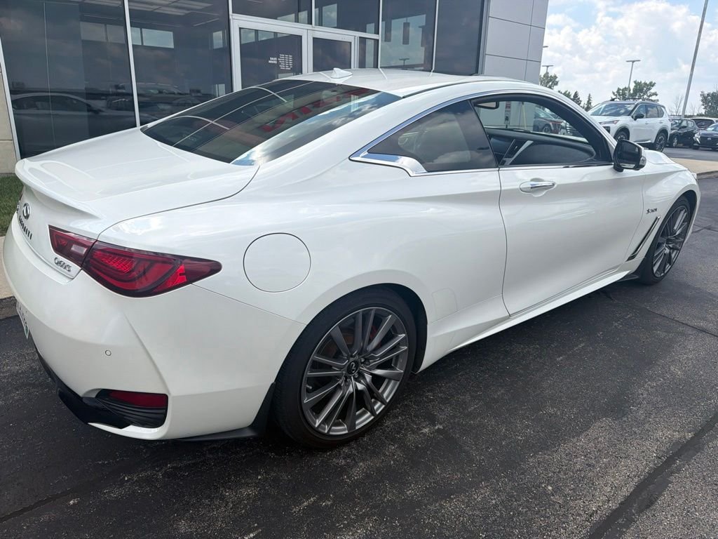 Used 2017 White INFINITI Red Sport 400 image 8