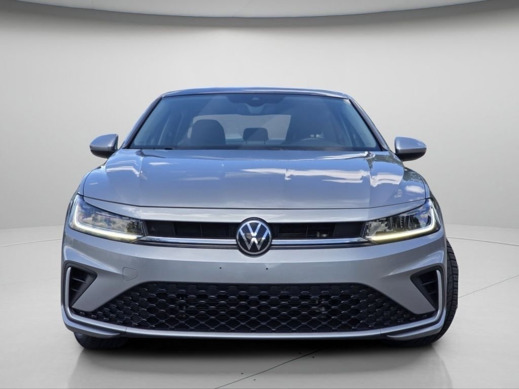 Used 2025 Pyrite Silver Metallic Volkswagen SE image 3