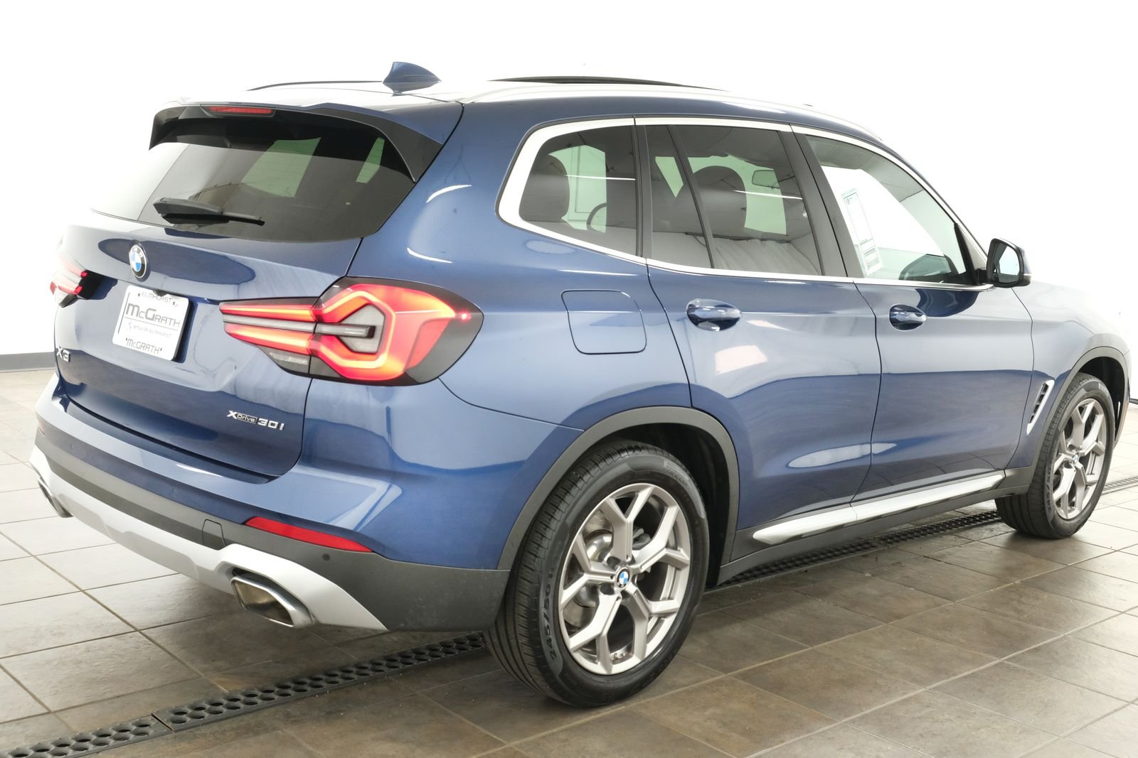 Used 2022 Phytonic Blue Metallic BMW xDrive30i image 5