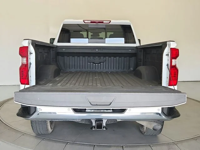 Used 2025 White Chevrolet LT image 37