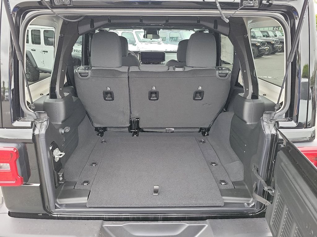 2025 Jeep Wrangler 4-Door Sahara - Photo 18