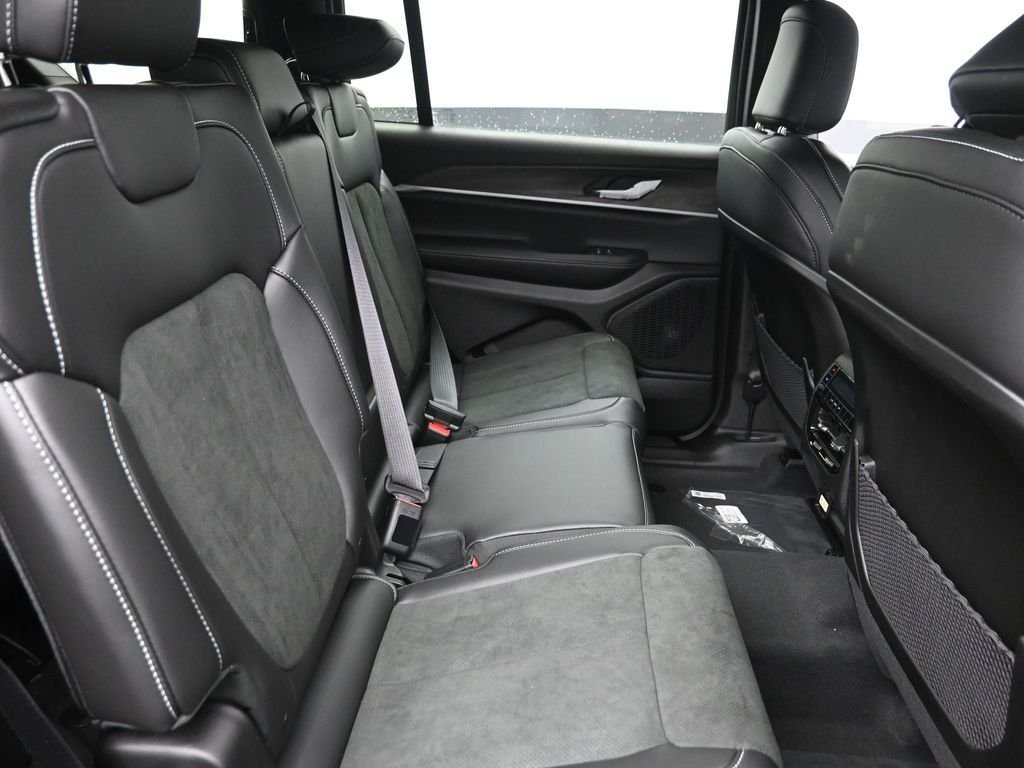 New 2026 Velvet Red Pearl-Coat Exterior Paint Jeep Altitude image 10