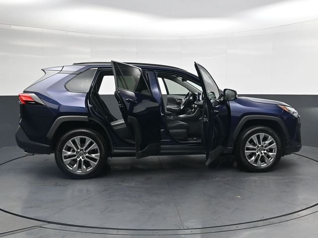 Used 2024  Toyota XLE Premium image 38
