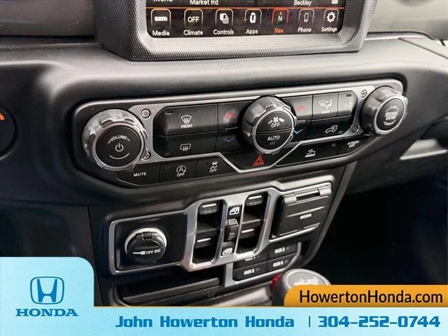 Used 2023 Gray Jeep Sahara image 23