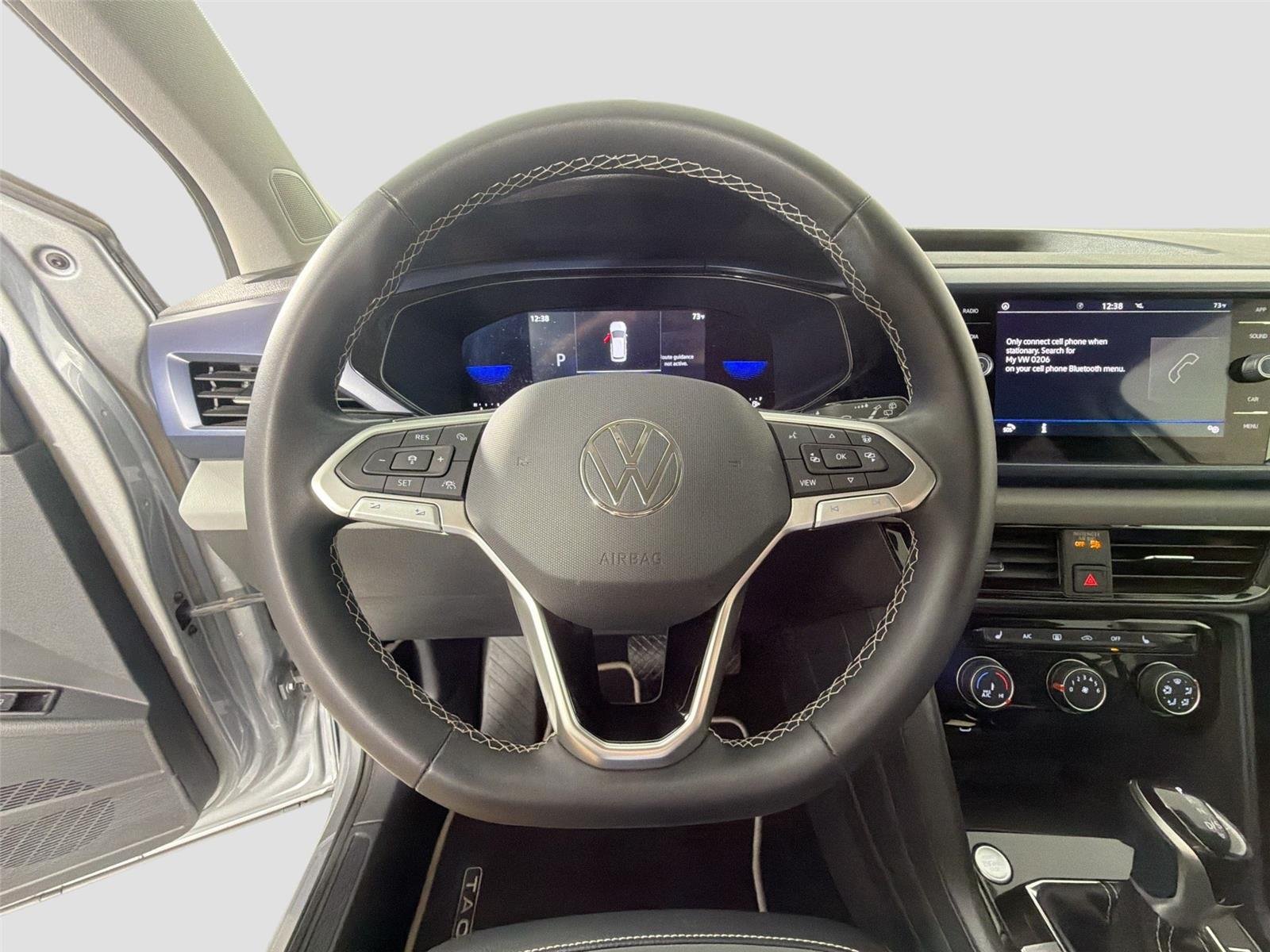 Used 2023 Pyrite Silver Metallic Volkswagen SE image 12