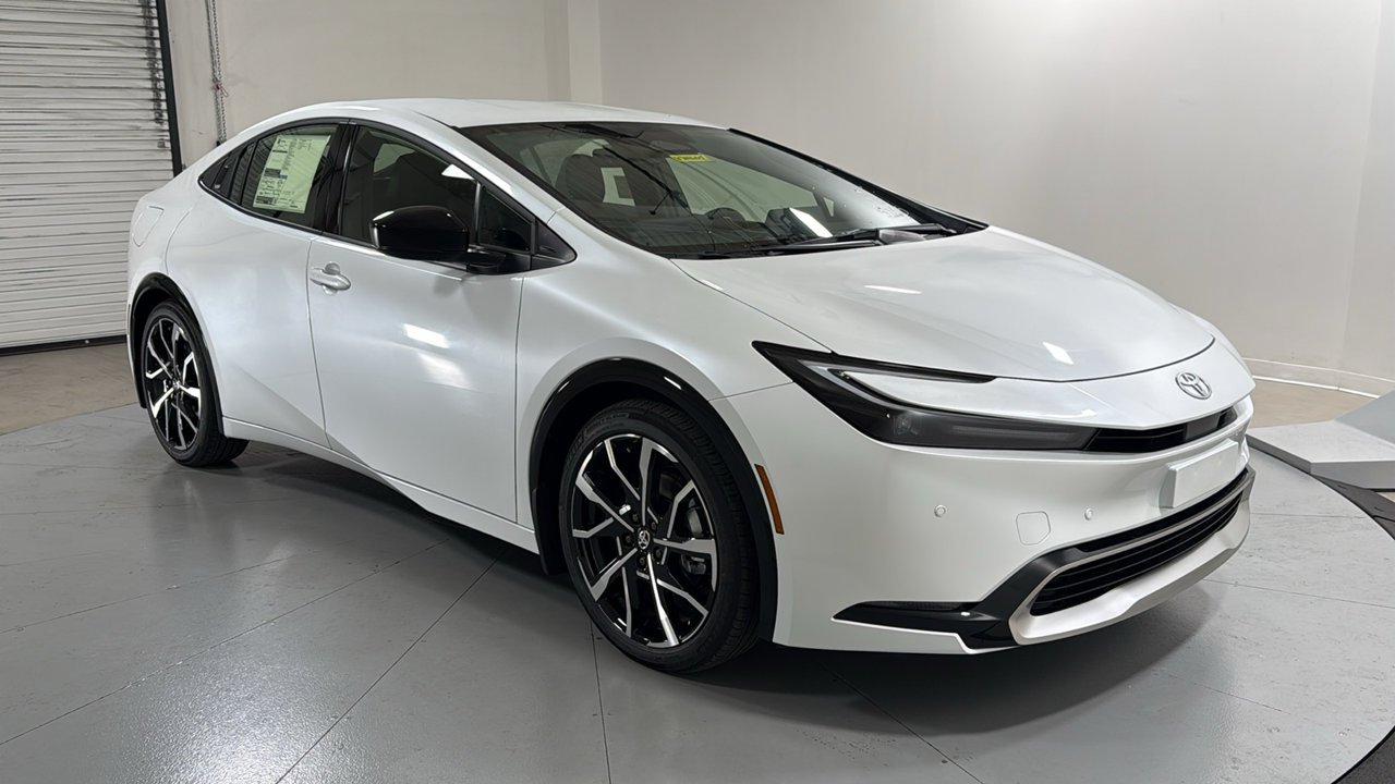 New 2027 Wind Chill Pearl <sup>1</sup> Toyota  XSE image 3