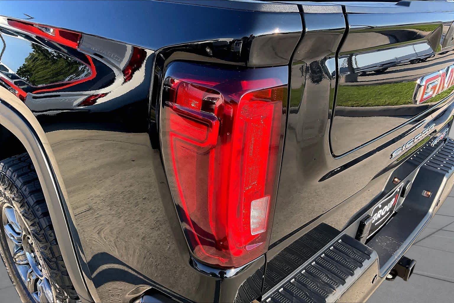 Used 2026 Onyx Black GMC AT4X image 28
