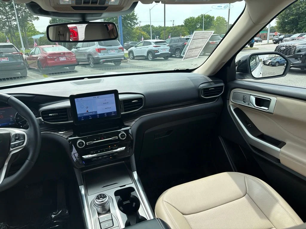 Used 2023 White Ford Limited image 12