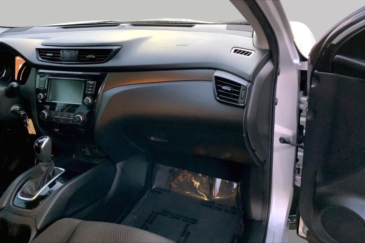 Used 2019 Brilliant Silver Metallic Nissan S image 16