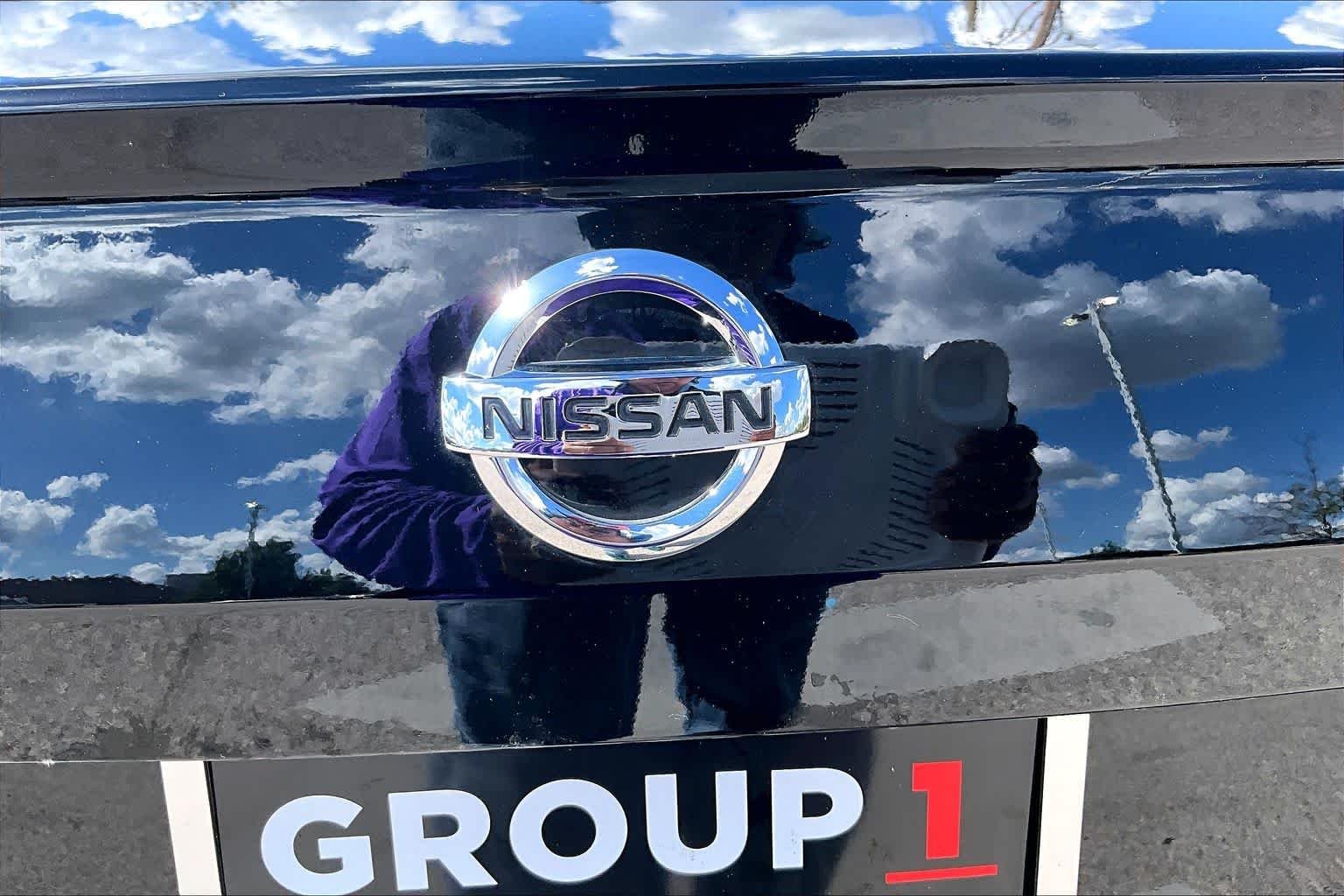 Used 2022 Super Black Nissan 2.5 SV image 31