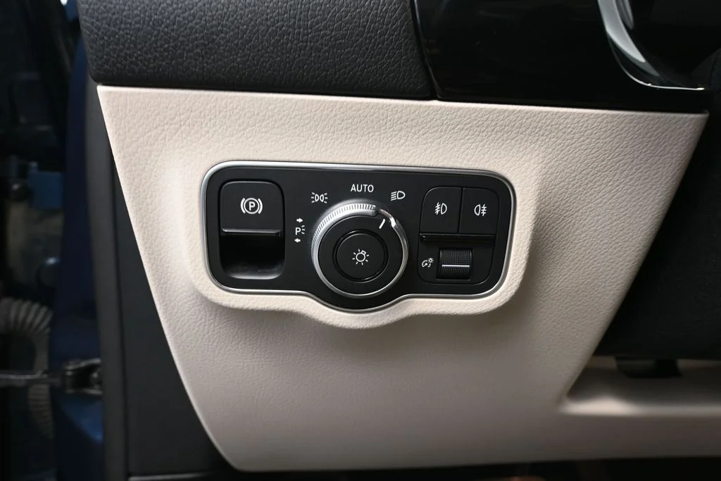 Used 2022 Blue Mercedes-Benz GLA 250 image 23