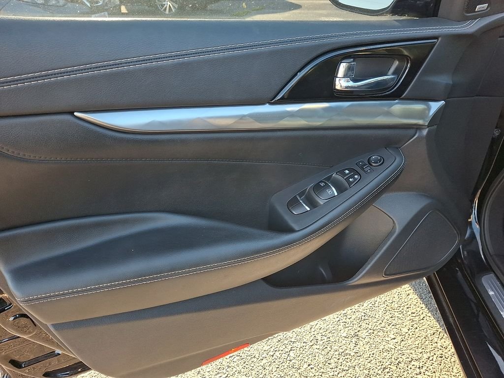 Used 2020 Black Nissan 3.5 SL image 12
