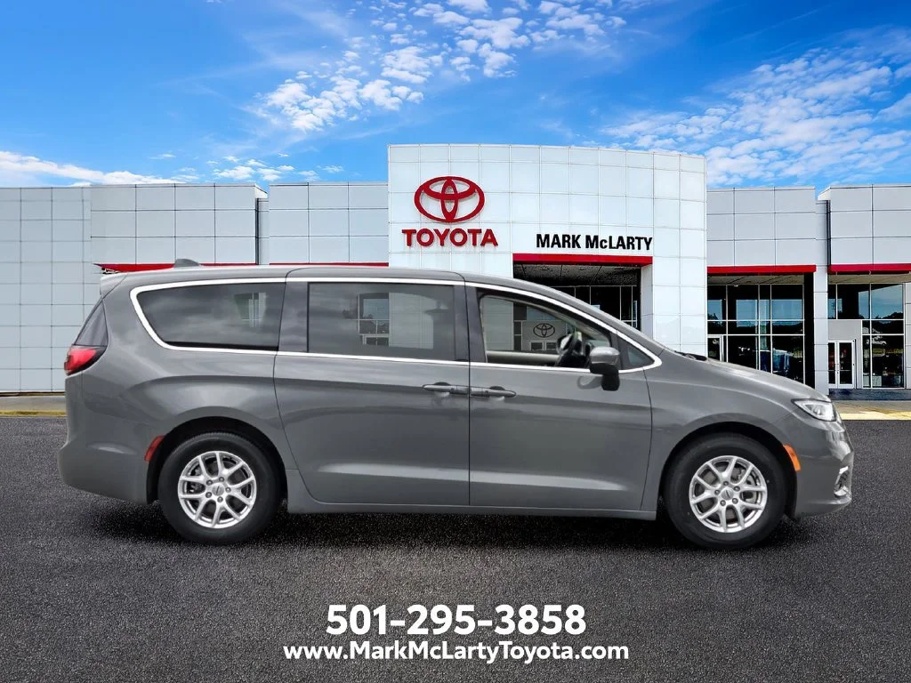 Used 2023 White Chrysler Touring L image 6