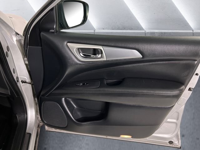 Used 2020 Silver Nissan SL image 15