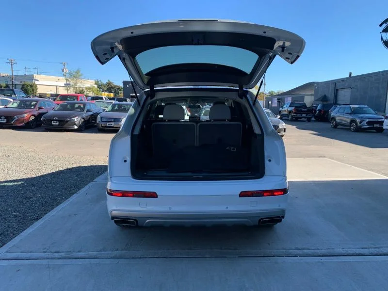 Used 2019 White Audi 55 TFSI Premium Plus Sport Utility 4D image 48