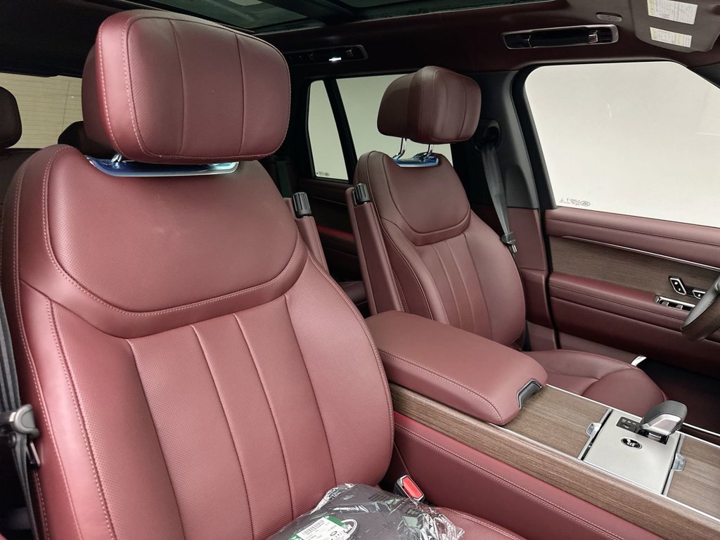 New 2026 Santorini Black Land Rover Autobiography image 6