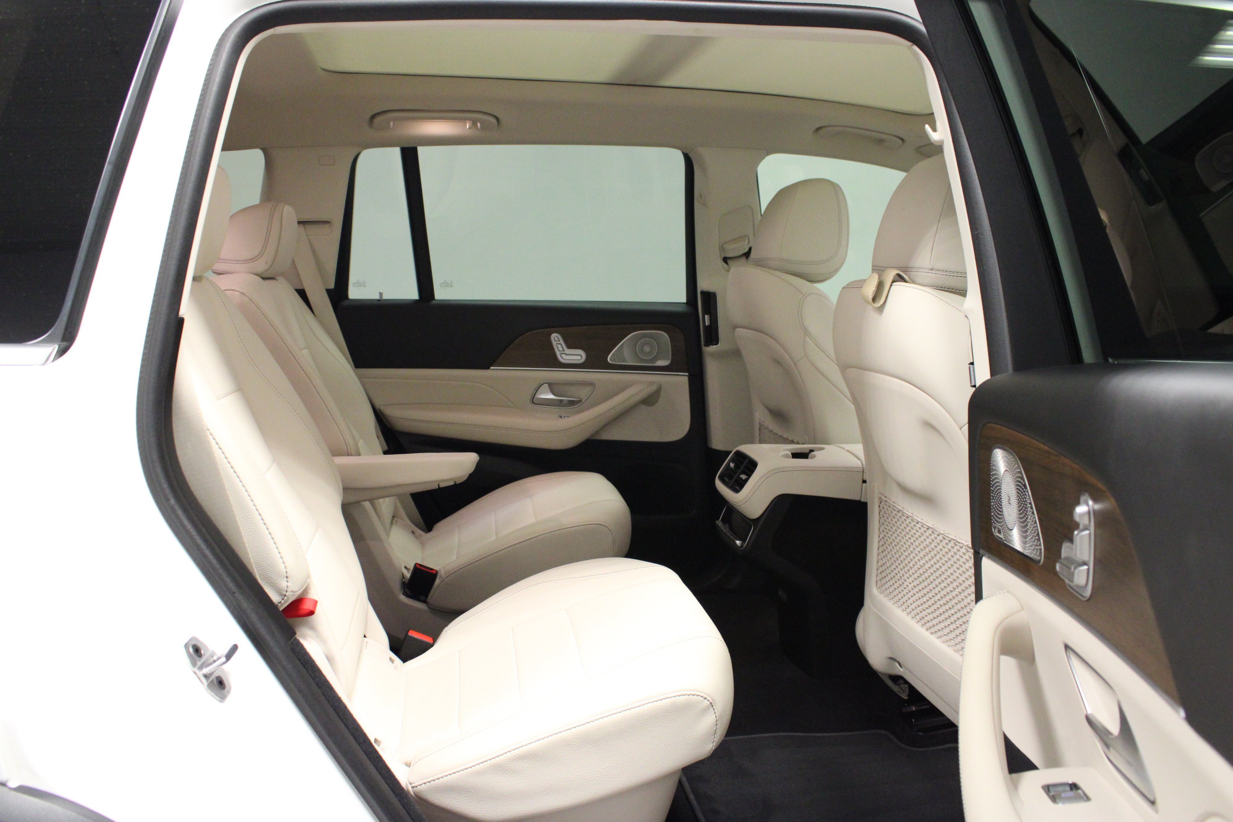 Used 2024 Polar White Mercedes-Benz GLS 450 image 16