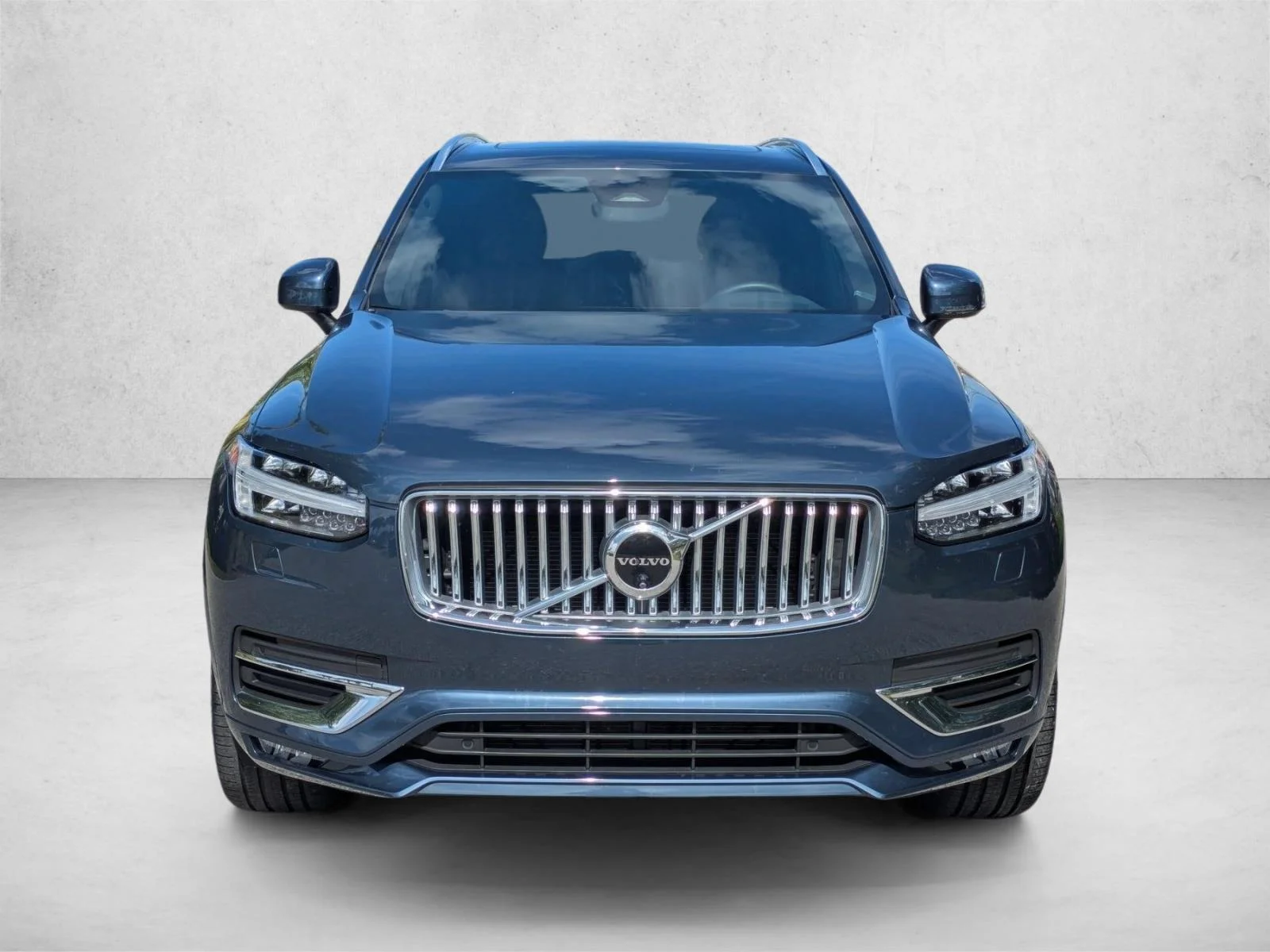 Used 2024 Denim Blue Metalli Volvo Plus Bright Theme image 2