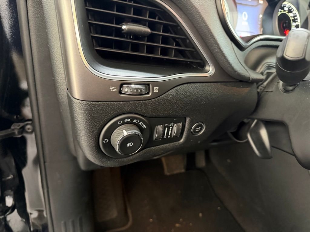Used 2022 Black Jeep Latitude Lux image 13