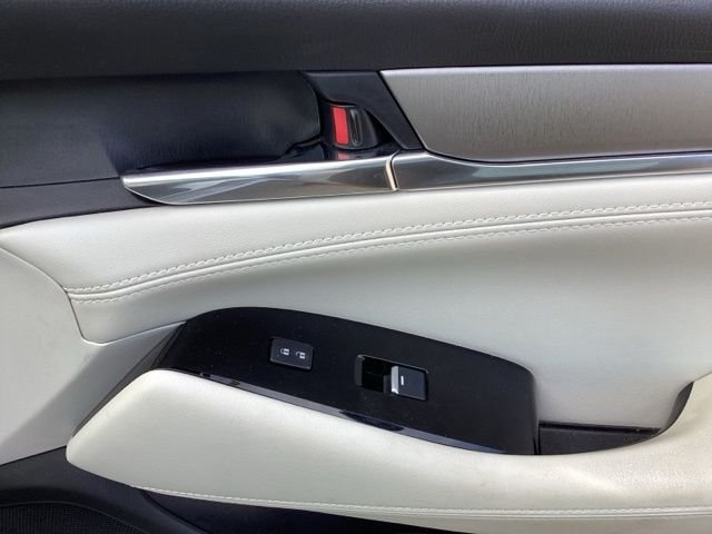 Used 2018 Sonic Silver Metallic Mazda Grand Touring Reserve image 22