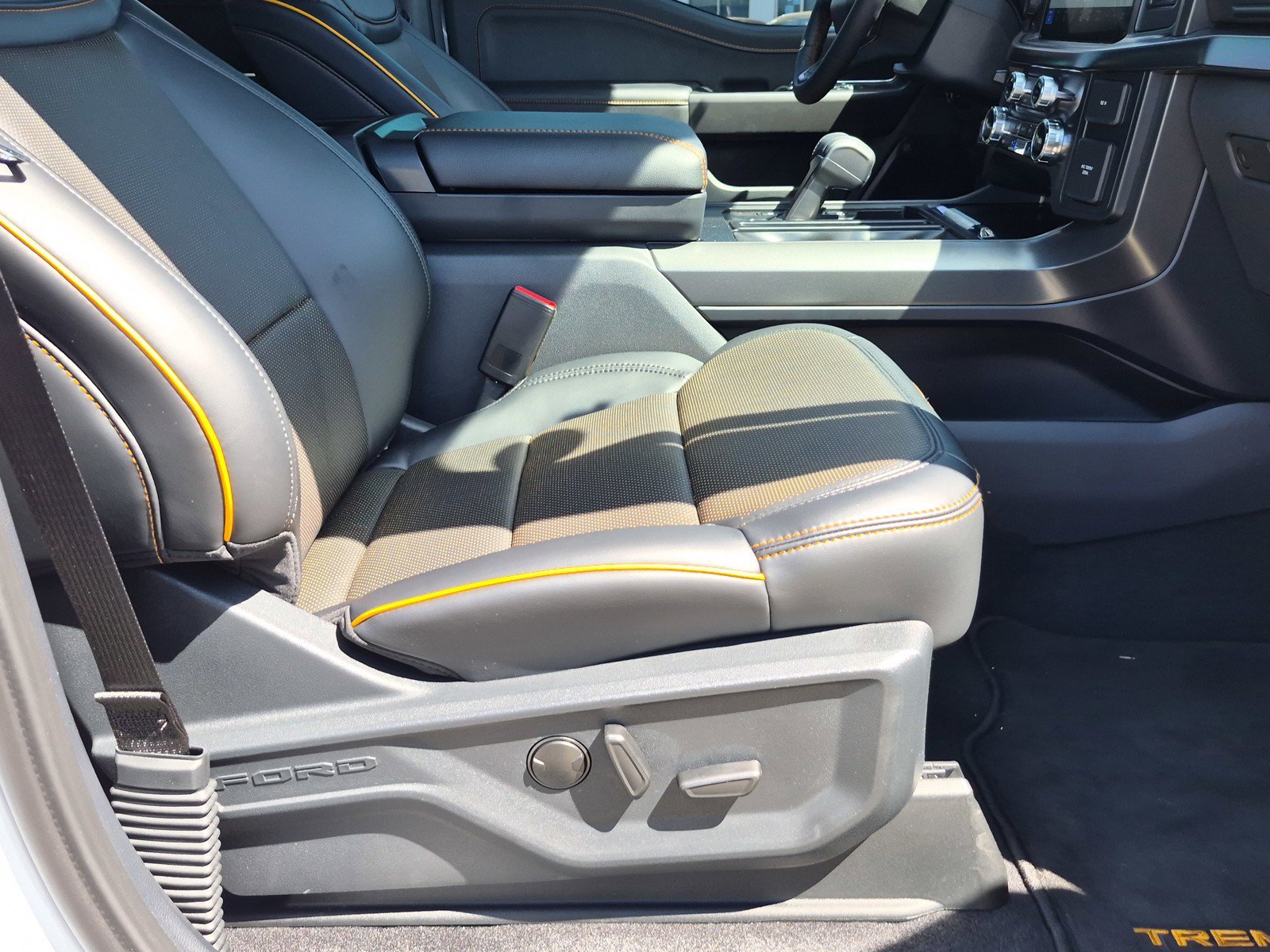 New 2025 Space White Metallic Ford Tremor® image 9