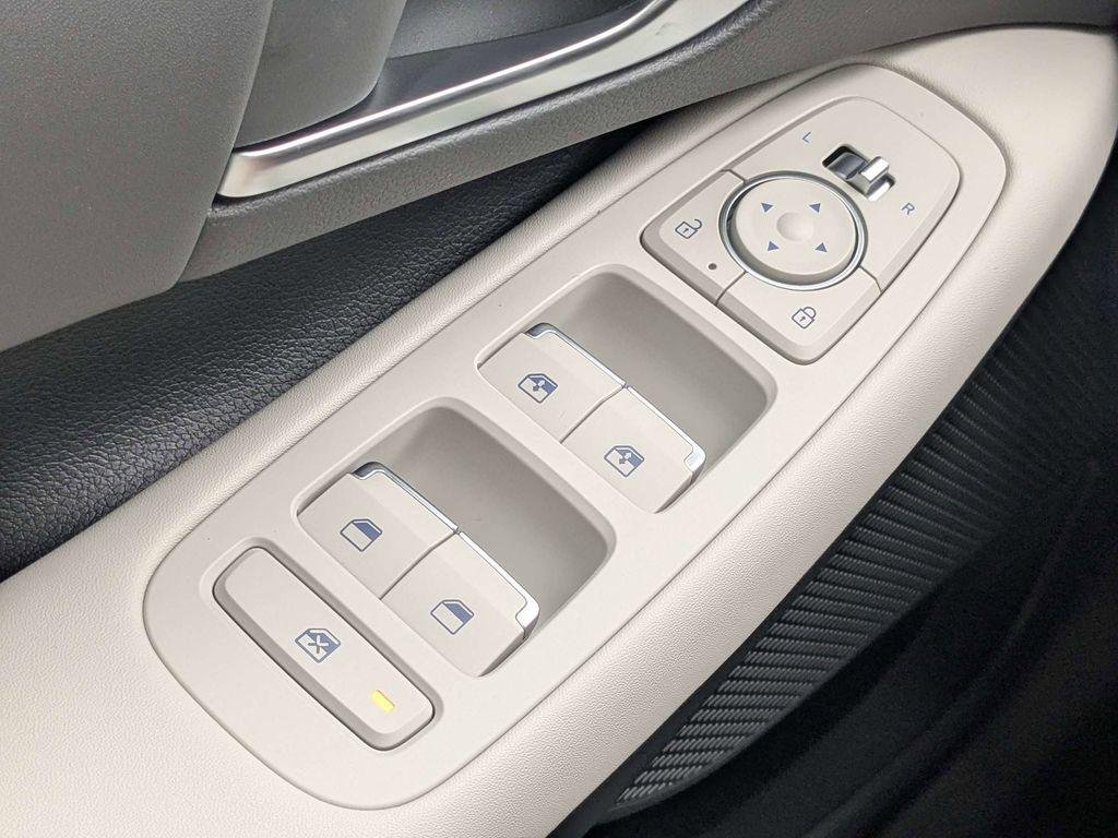 New 2026 Silver Hyundai SEL Sport image 23