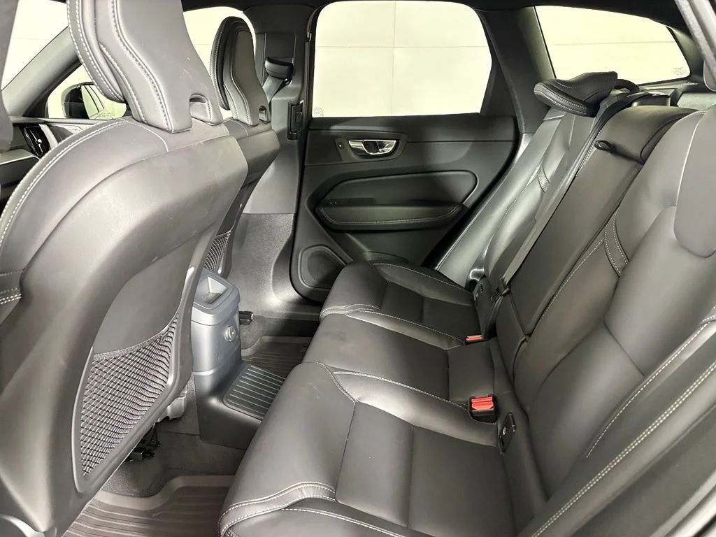 Used 2024 Onyx Black Metallic Volvo Ultimate image 32