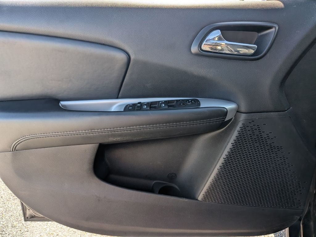 Used 2019 Black Dodge SE image 29
