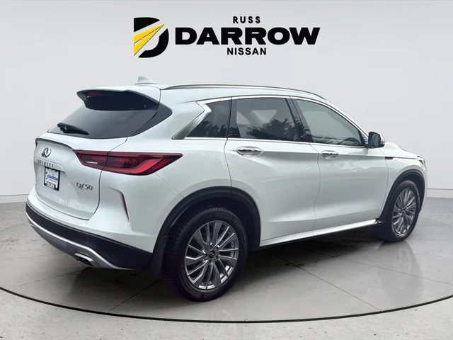 Used 2023 White INFINITI LUXE image 5