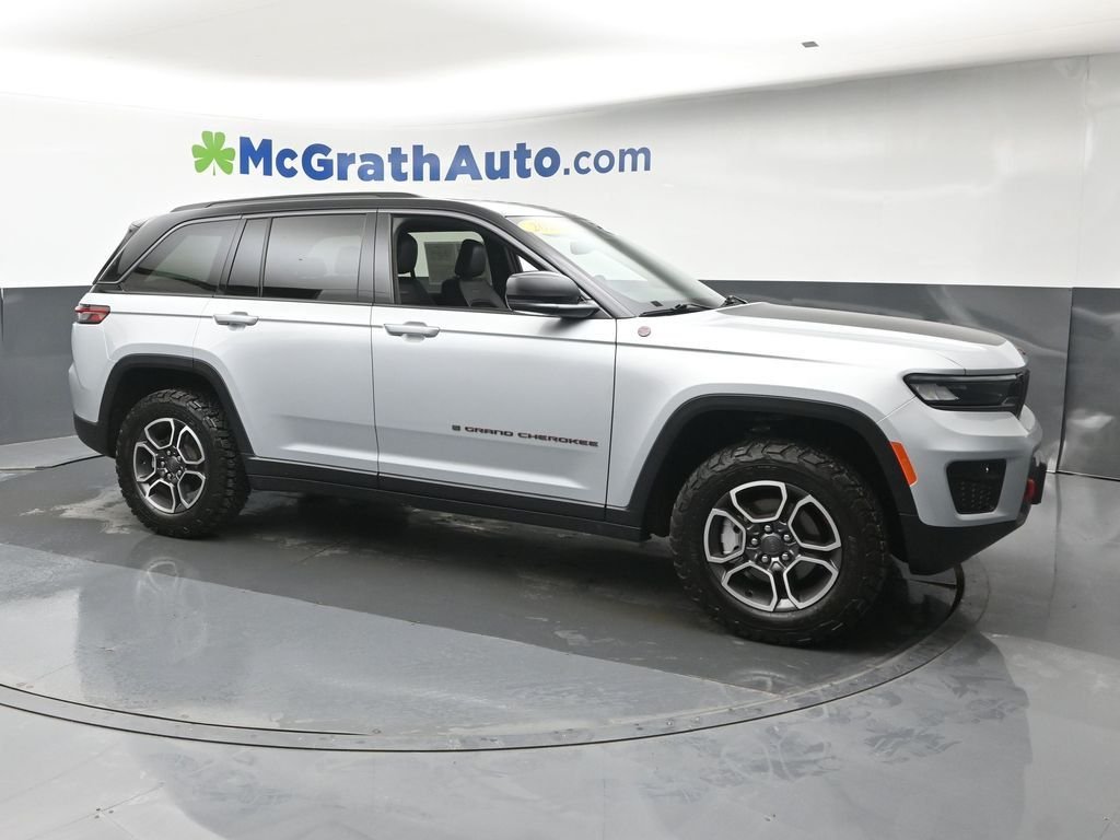 Used 2022 Silver Jeep Trailhawk image 23