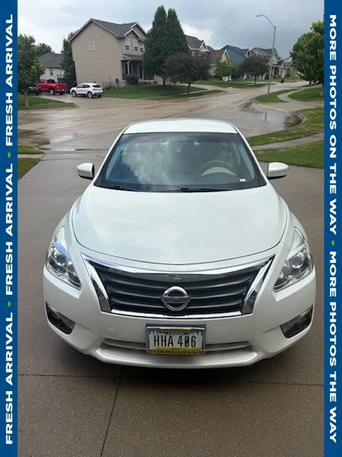 Used 2015 White Nissan 2.5 SL image 8