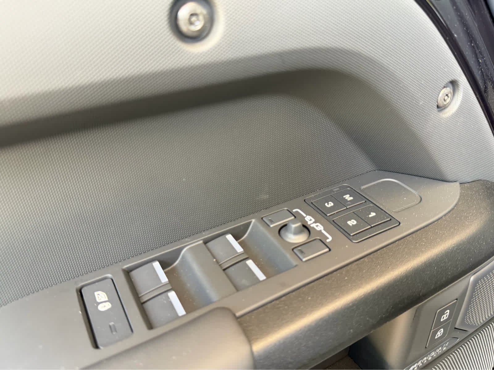2026 Land Rover Defender OCTA Black - Photo 20