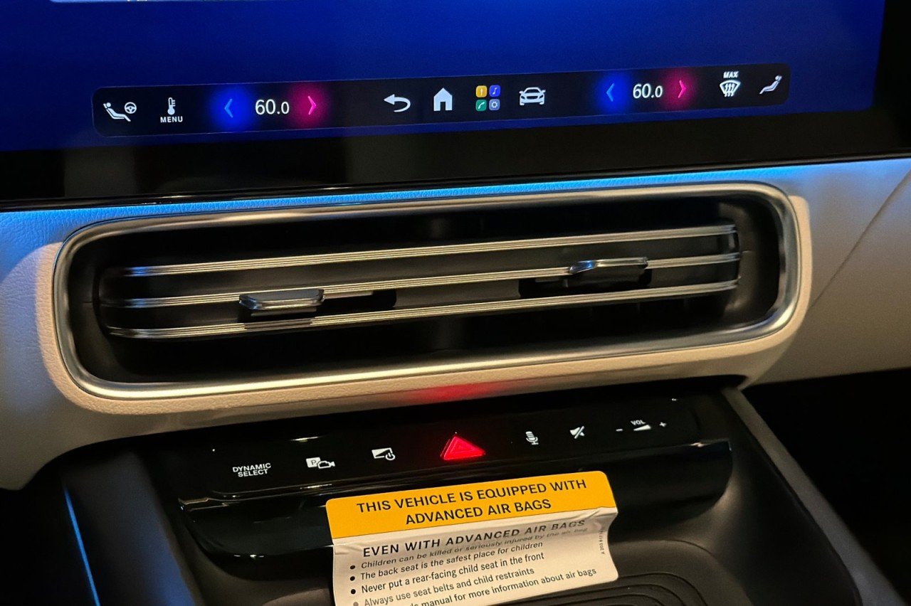 New 2027 Polar White Mercedes-Benz CLA 220 Hybrid FWD image 18