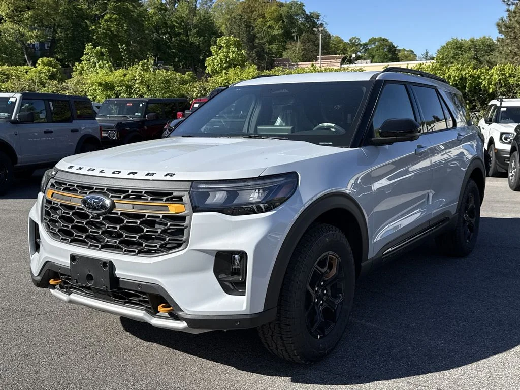 New 2026 White Ford Tremor image 6