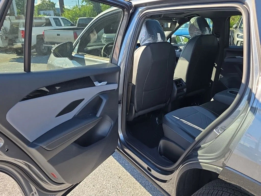 New 2026 Platinum Gray Metallic Volkswagen 2.0T SE R-Line Black image 24