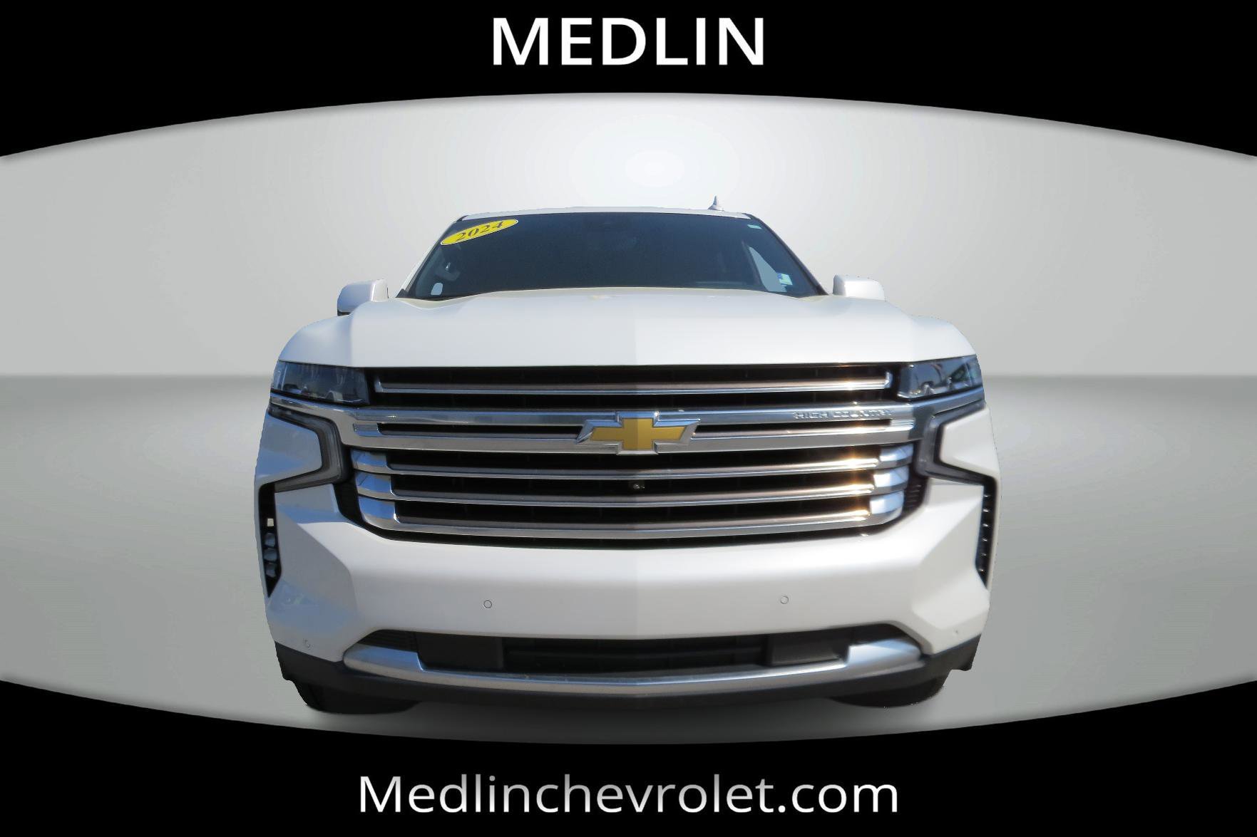Used 2024 Iridescent Pearl Tricoat Chevrolet High Country image 3
