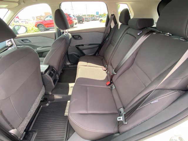 Used 2023 Glacier White Nissan S image 23
