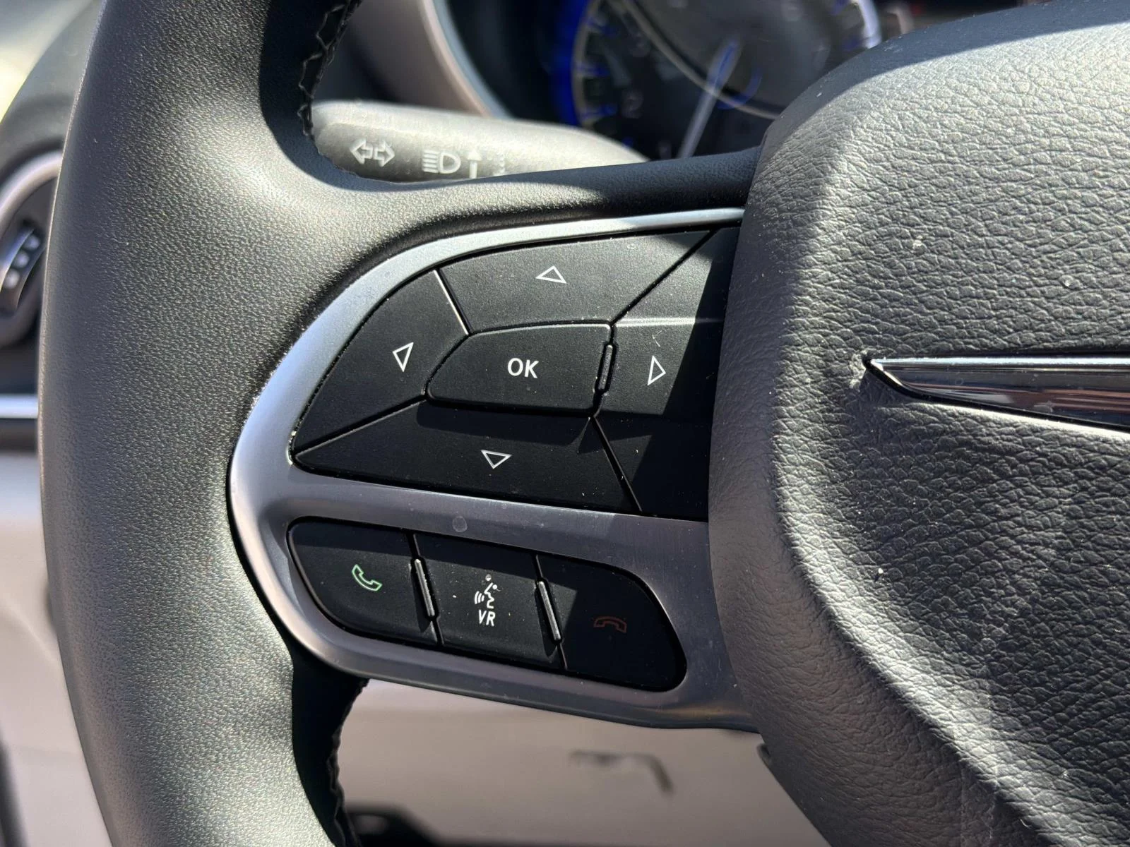 2023 Chrysler Pacifica Touring L - Photo 8