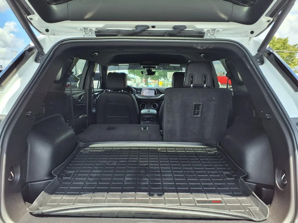 Used 2019 Summit White Chevrolet Premier image 9