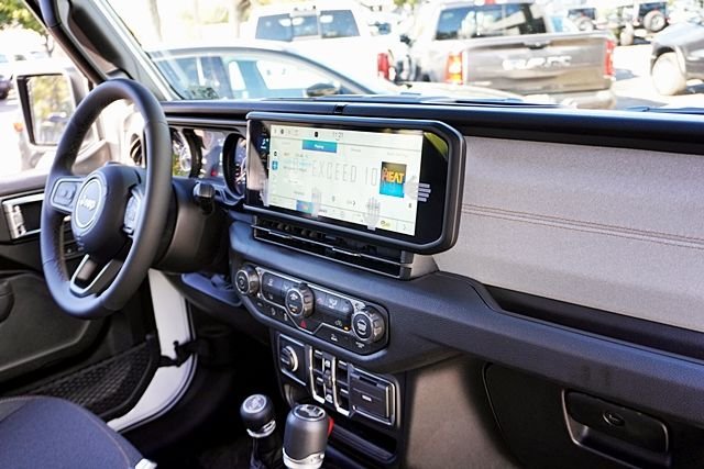 New 2026 Bright White Clear-Coat Exterior Paint Jeep Sport S image 15