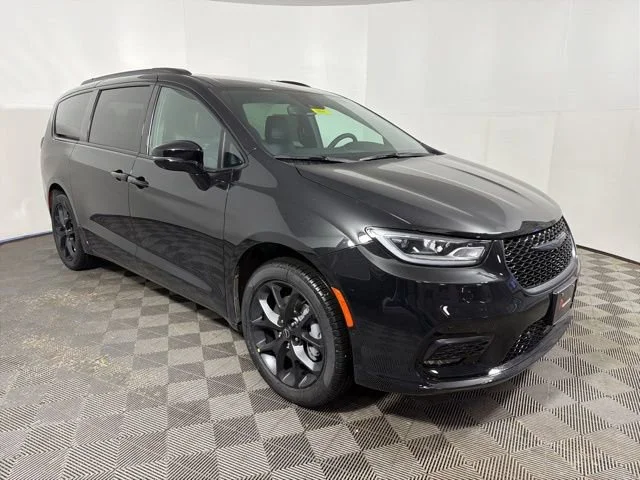 2026 Chrysler Pacifica Select AWD's photo