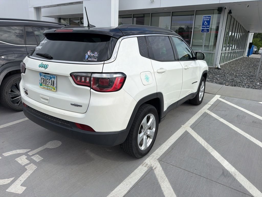 Used 2018 White Jeep Latitude image 6