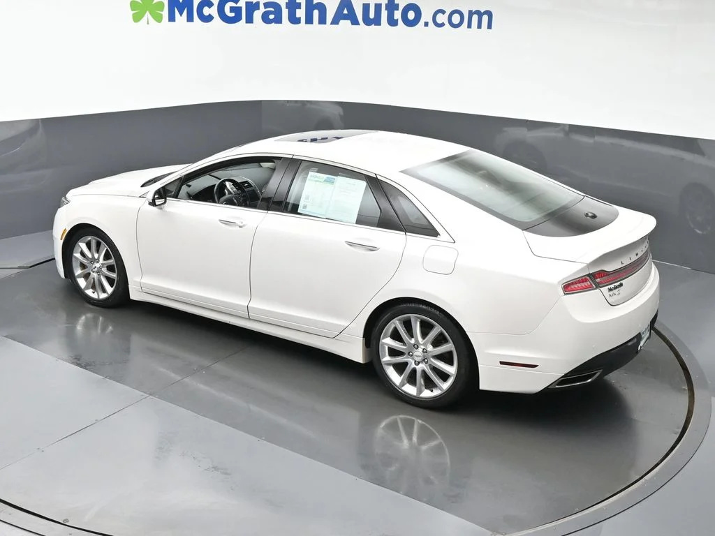 Used 2016 White Lincoln Base image 25