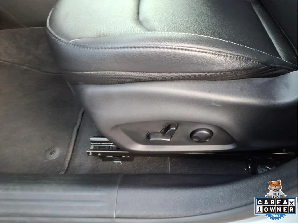 Used 2025 Silver Jeep Limited image 16