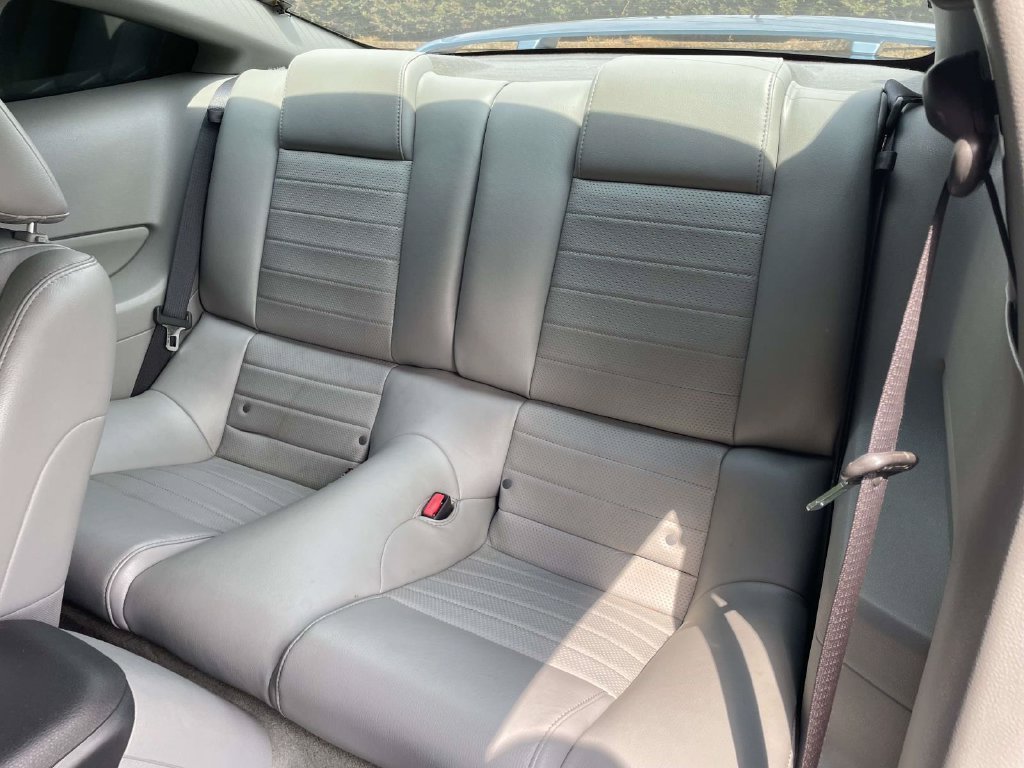 Used 2007  Ford GT Deluxe image 16